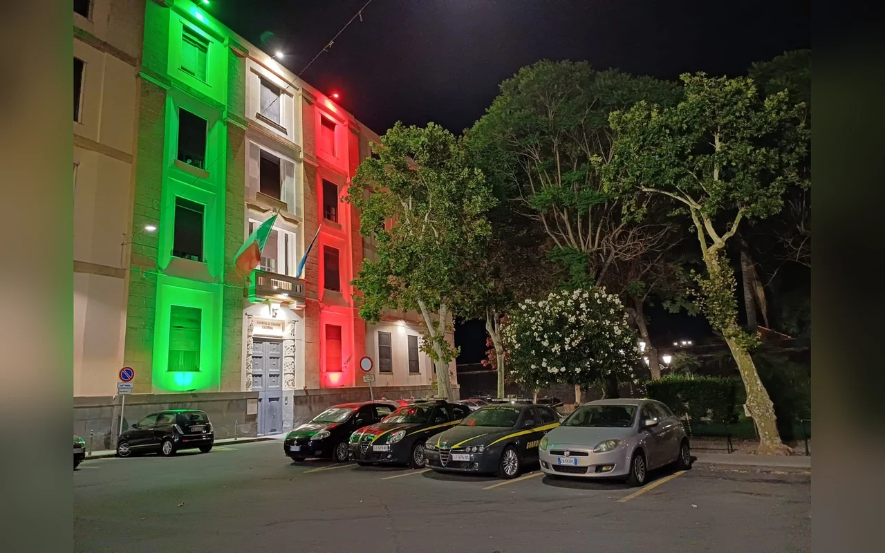 Dintorni: edifici storici illuminati di Catania (Sicilia) (foto 11)